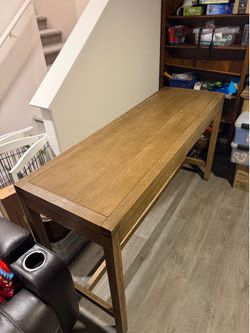 Table plus high stools