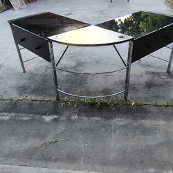 Make Me An Reasonable Offer Instead Of The $100! Just Need It Gone, Corner Desk Black Looks Brand New With Chair
