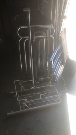 Metal Wire Rack and Chrome Rail Frame