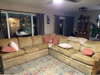 Vintage Thomasville mustard yellow/gold sofa good condition
