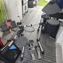 Yamaha Drum Set With Speaker