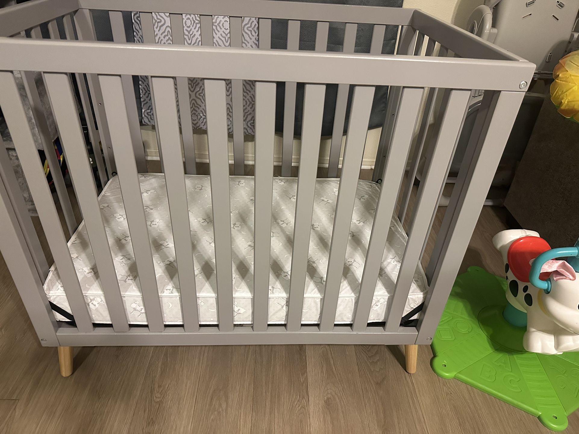 Delta Mini Crib Like New 