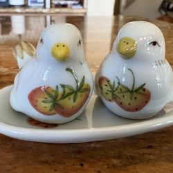 Retired Andrea By Sadek Bird Salt and Pepper Shakers