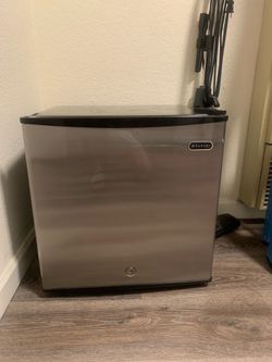 Whynter mini freezer