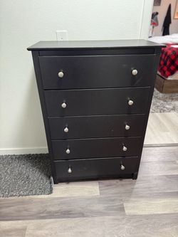 FREE—5 drawer dresser