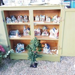 Antique Pine Hutch / Wooden Cabinet:
Spacious green wooden cabinet with shelves and doors