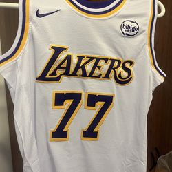 New Stitched Los Angeles Lakers Luka Doncic #77 White Men’s Jersey