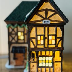 Retired Dept 56 Dickens Heritage Village T Puddlewick Spectacle Shop Box & Light