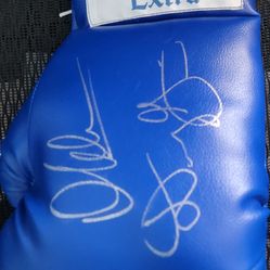 DANNY GARCIA VS AMIR KHAN AUTOGRAPHED GLOVE!