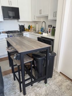 Table with 2 chairs
