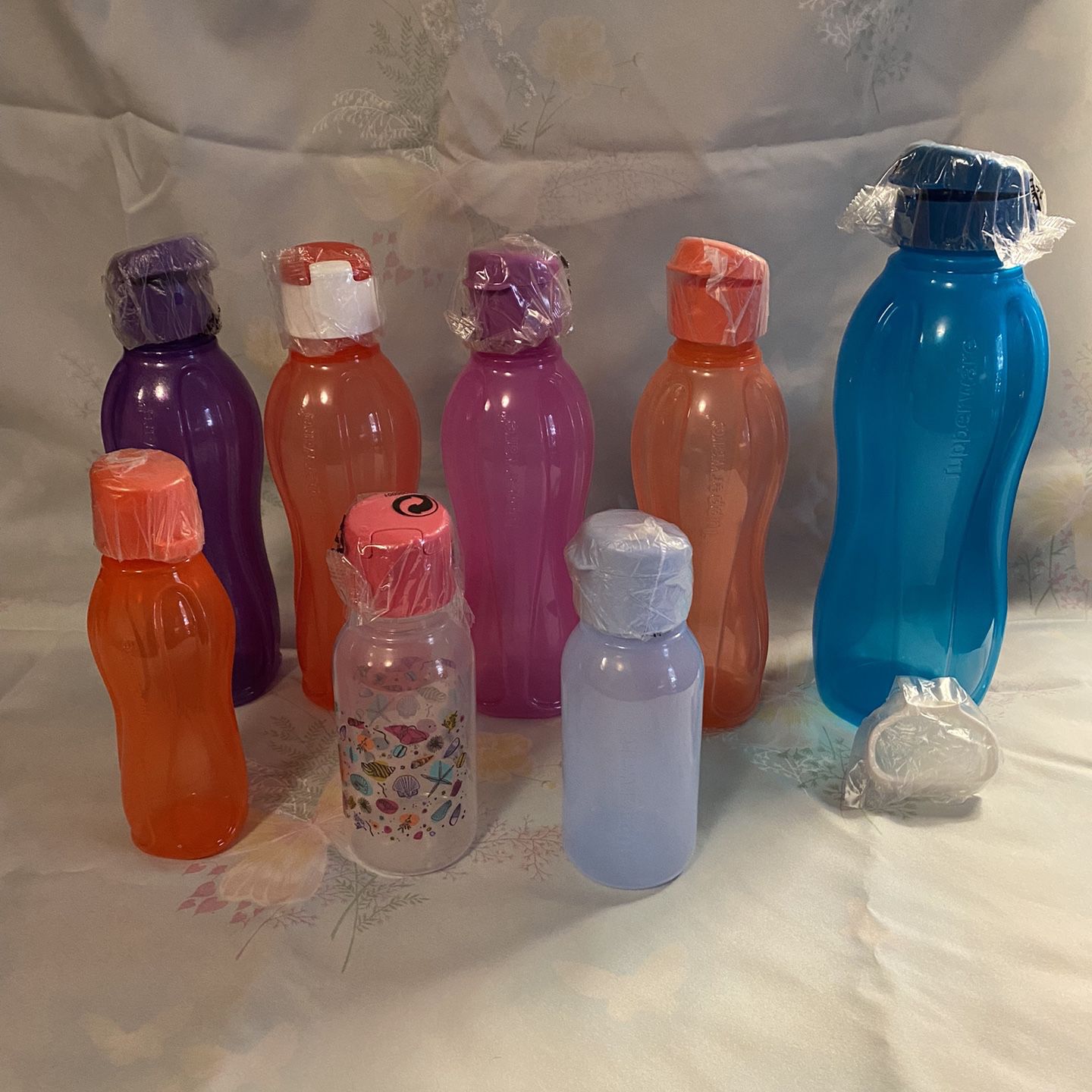 Tupperware Botellas para agua varios tamaños for Sale in Los Angeles, CA -  OfferUp