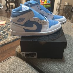 Mens 11.5 Patent leather. Baby blue and white Jordan 1SE. Brand new. 