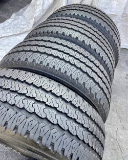 285 60 20 FIRESTONE I sell this Seth of tires with 80% life the 4
