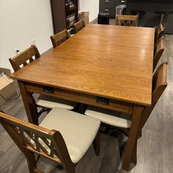 Expanding Dining Table And Foldable Chairs