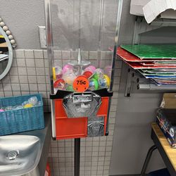 Toy vending machine