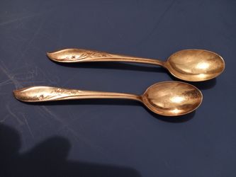 1847 Rogers Bros Springtime 1957 - 2 Silver Spoons