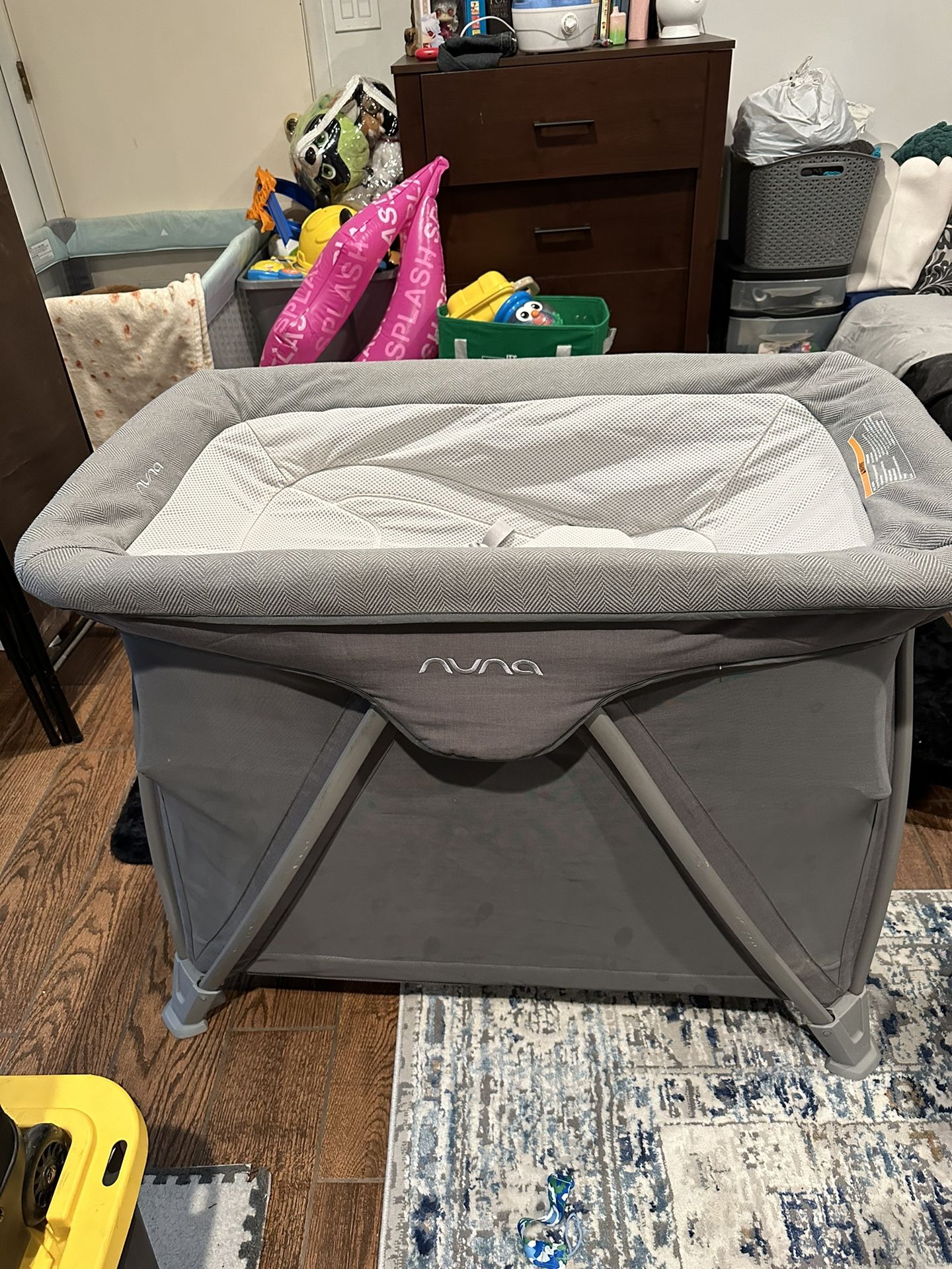 Nuna Sena Aire Pack N Play And Bassinet