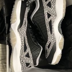 Jordan 11 Retro Low IE sz 8.5