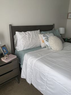 Queen Size Bedrooms Set