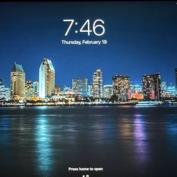 Good used UNLOCKED  iPad 7th generation WiFi and Cellular 32gb comes with keyboard $199 firm original ownet