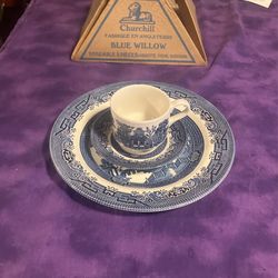 Blue Willow China Made In Churchill England Four Three Piece Dinner Plate Cup Saucer Sets