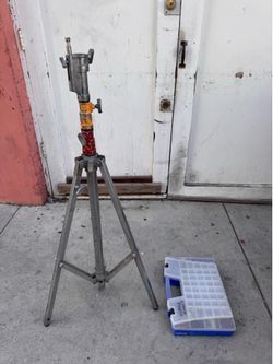 Matthews double riser light stand