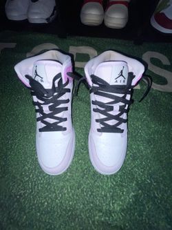 Jordan Air Jordan 1 Mid Barely Grape