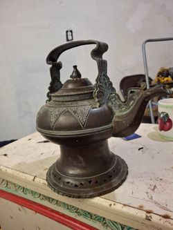 19th century Minangkabau-Malay brass water ewer
