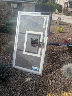 Free Spalding basketball hoop ( need repair)