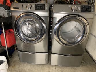 Samsung washer and gas dryer combo with pedestals grey