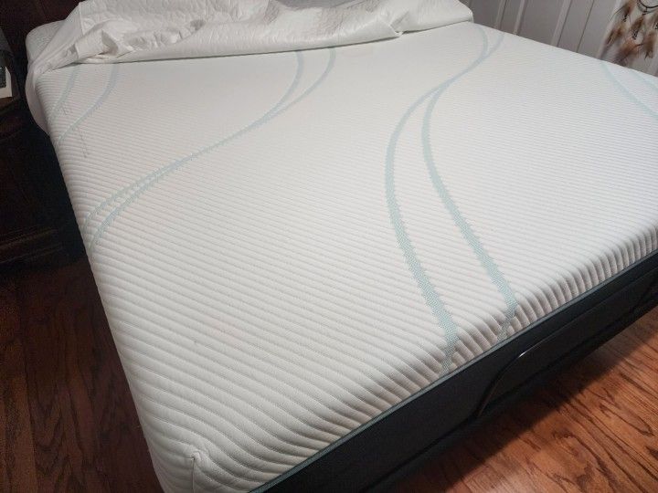 Tempur-pedic Ease Queen size & Full size Mattress and frame.