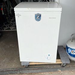Insignia Chest Freezer 