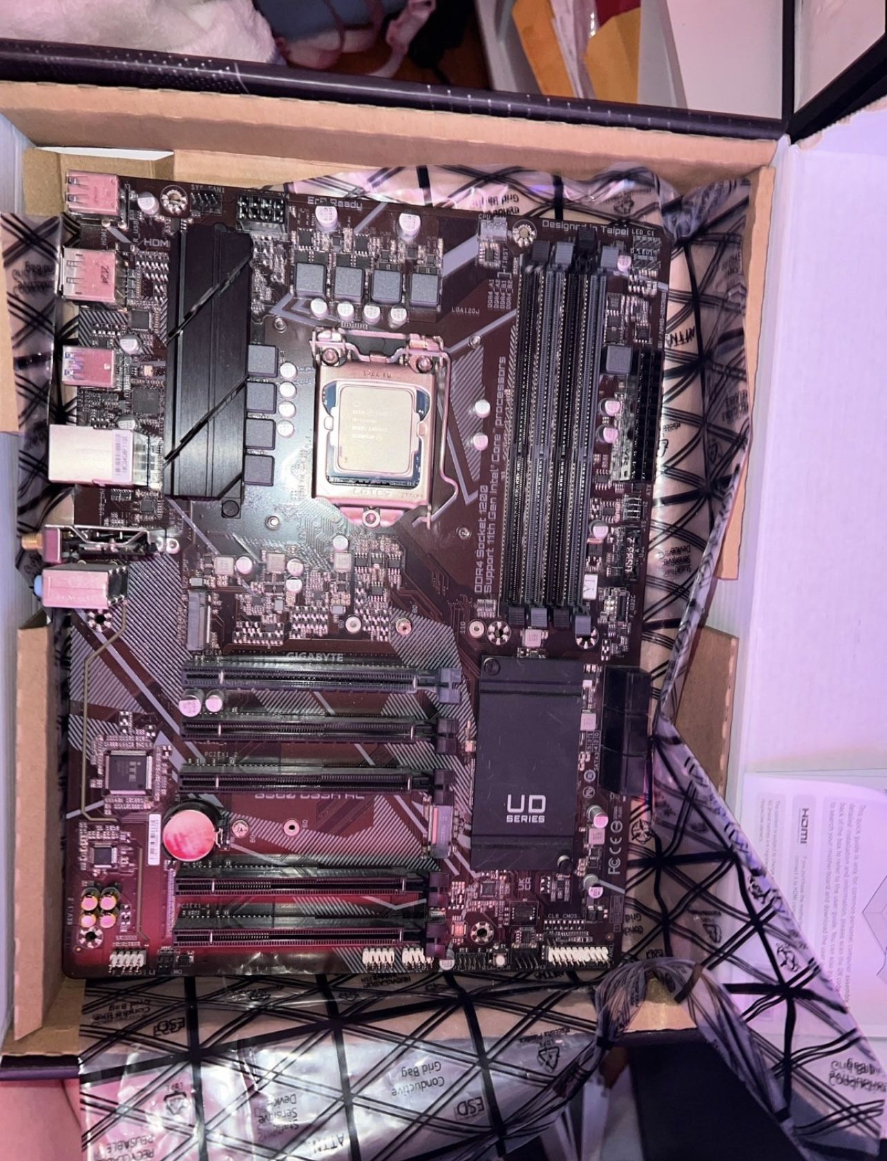 Gigabyte B560 DS3H AC Mother board with Intel Core i5-11400F CPU and 4 8gb ddram
