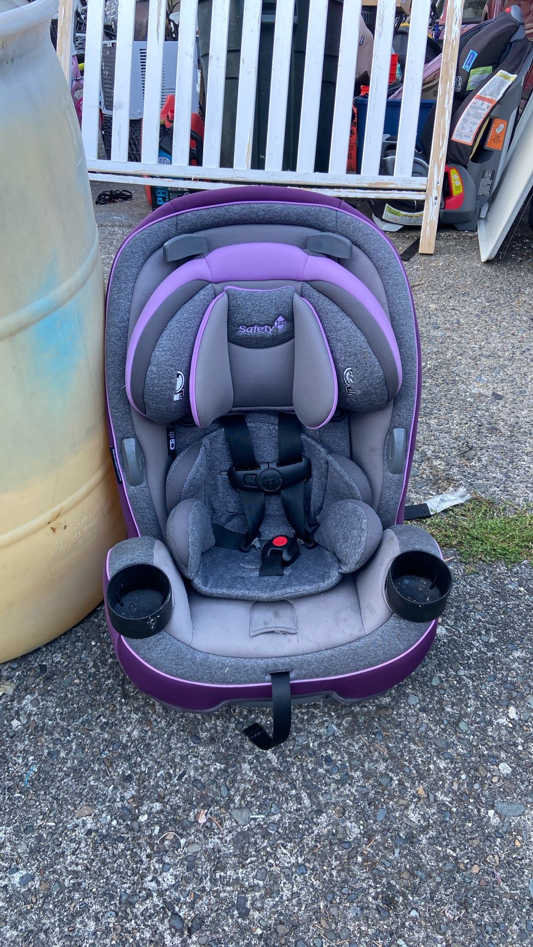 Safety Ist Car Seat. Price 49$.  Pick Up.  E.   Side.  Tacoma 