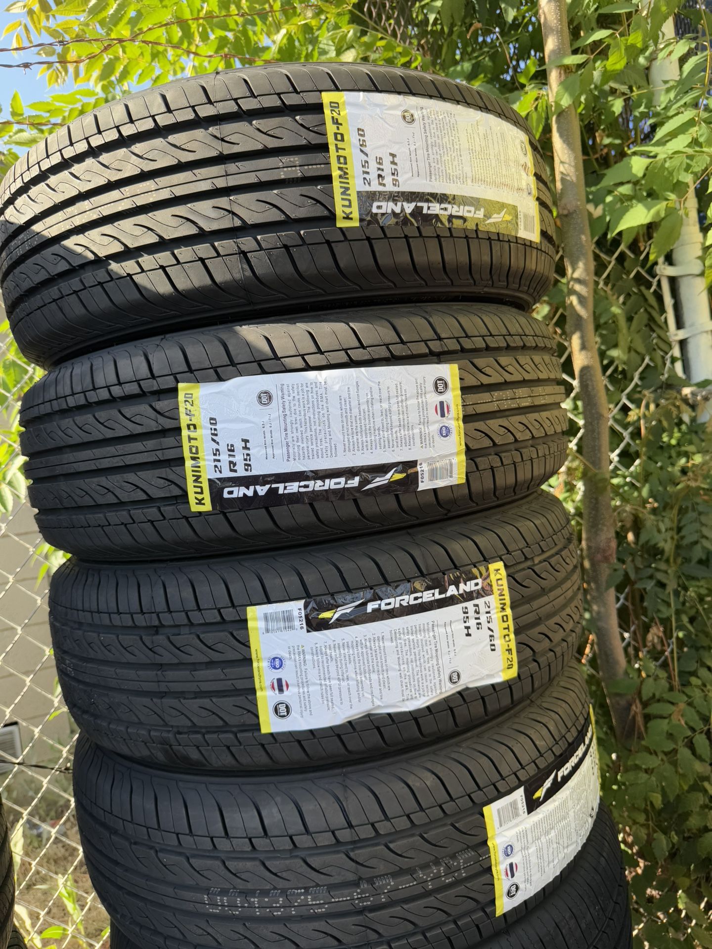 215 60 16 Vendo Un Set De Llantas Nuevas Con Garantía Marca FORCELAND