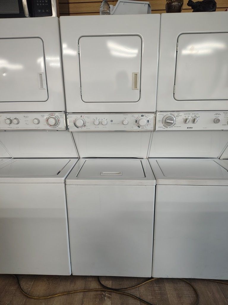 GE Stackable Gas Dryer Washer And Dryer   In Excellent working Condition Like New