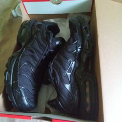 Selling air Max Plus For 200