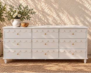 Scalloped Cottage • Nine-Drawer Dresser