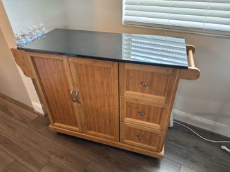 Marbel top Island/bar cart with wheels.