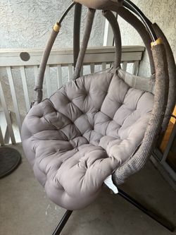 Hanging outdoor egg chair