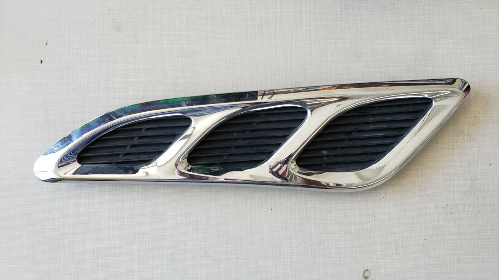 11 12 13 14 15 16 17 INFINITI QX56 LEFT DRIVER FENDER VENT GRILL GRILLE CHROME OEM 63829-1LA0A