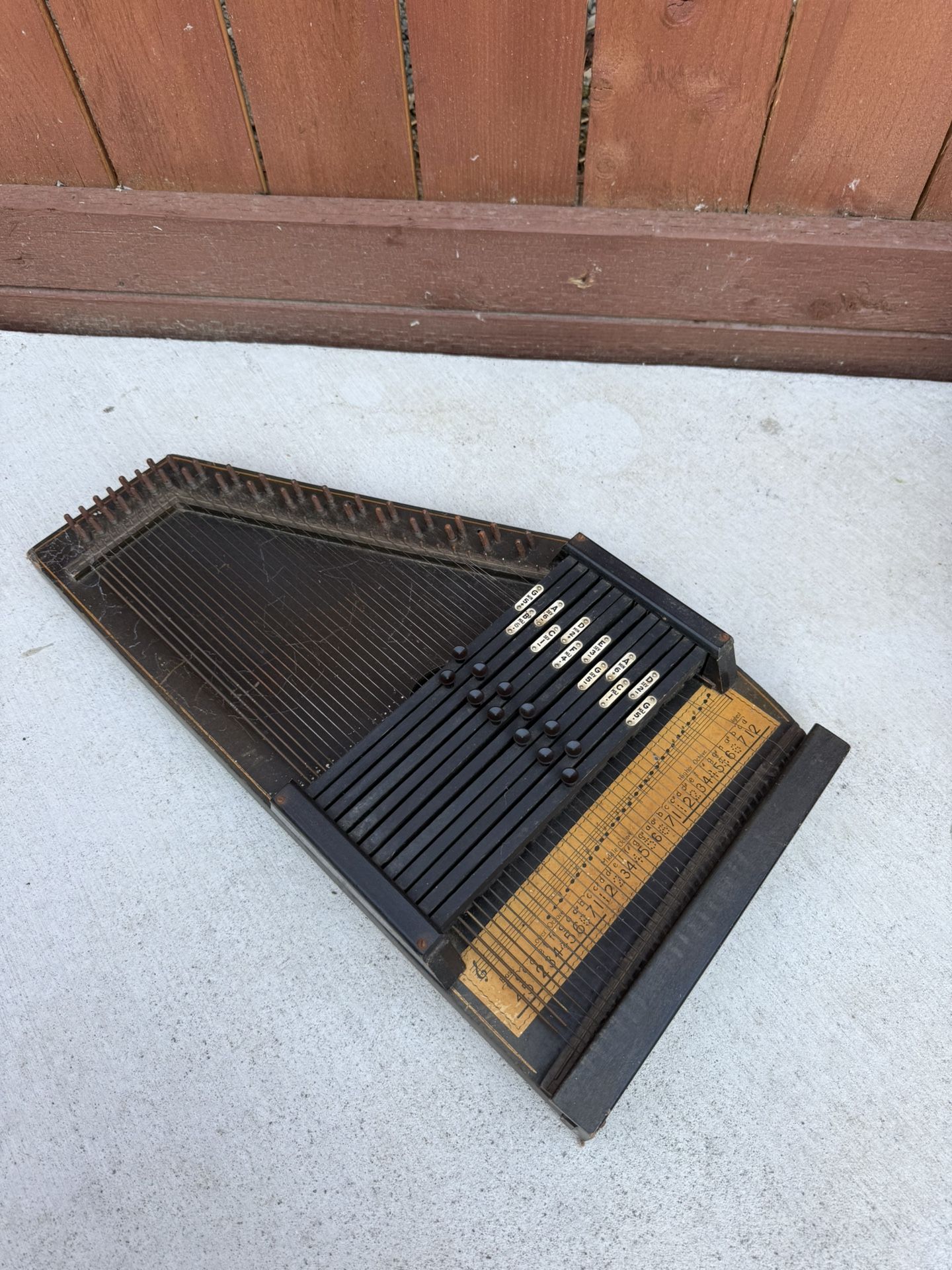 Harpsacord Antique. Vintage Oscar Schmidt Autoharp