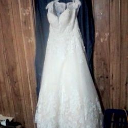 NEW WEDDING DRESS SIZE 14