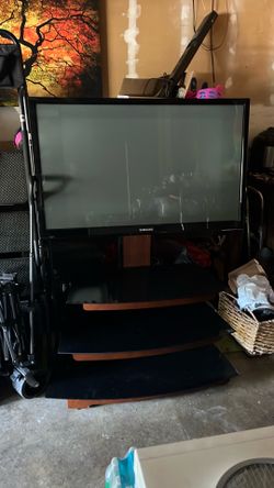 Samsung Tv with Floating Stand