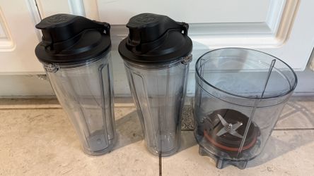 VitaMix Personal Cup Adaptor & 2 Travel Cups, Preowned, Great Shape, No Issue Retail: $149+Tax!!! Lets you blend single servings right in the cup and 