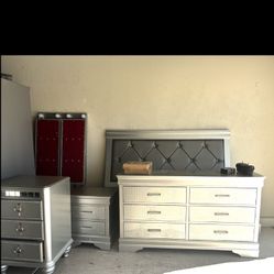 Queen Bedroom Set For Sell 