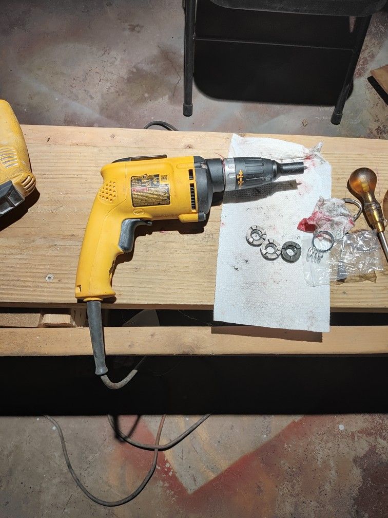 Se Venden Pistolas Con Clutches Nuevos Listos Para Los Paneles De Yeso Y Se Ponen Los Clutches En Pistolas DeWalt