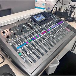 Behringer X32 Compact 