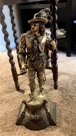 Heavy “Don Caesar” Metal Statue – Renaissance/Cavalier Gentleman – Vintage Decorative Sculpture