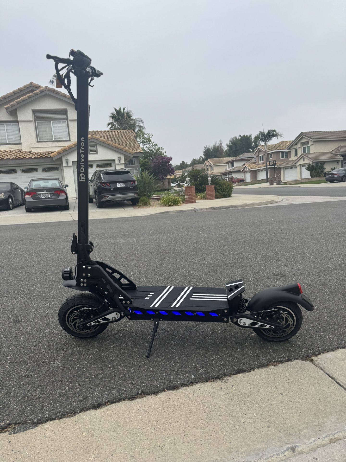 Dual-motor high-speed electric scooter